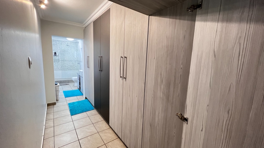 4 Bedroom Property for Sale in Langenhovenpark Free State